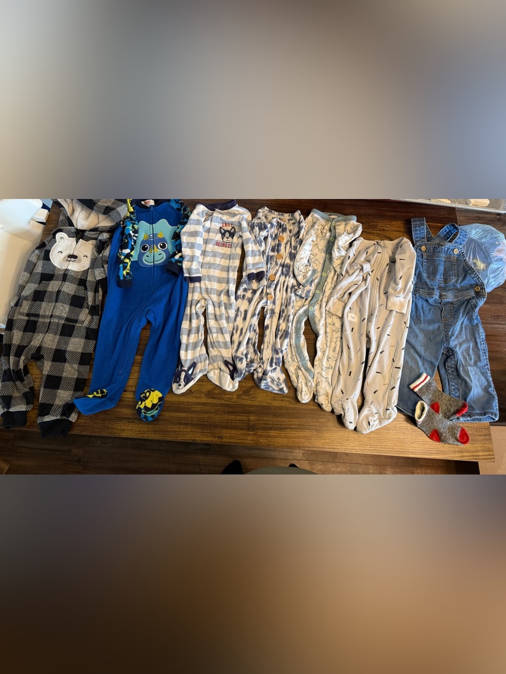 Carters 9m clothes